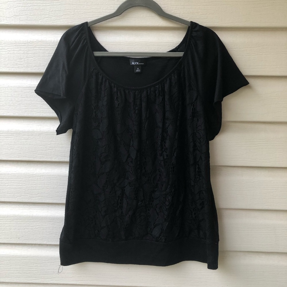 😊  1X Apt 9 Black Lace Front Boho Top.